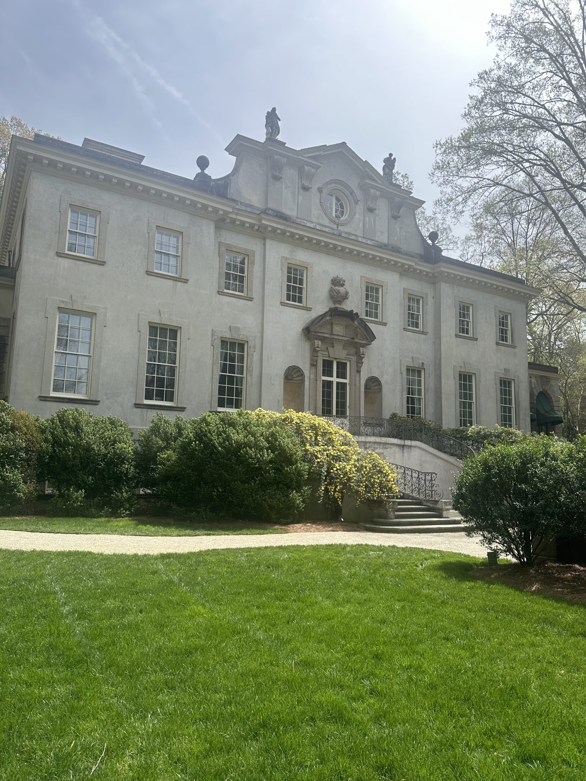 Delicious Stops: Swan House and Swan Coach House
